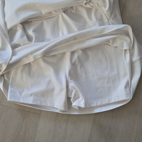 All in Motion White Seamless Activewear - Picture 4 of 4